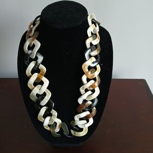 Elegant Black and Cream Chain Necklace